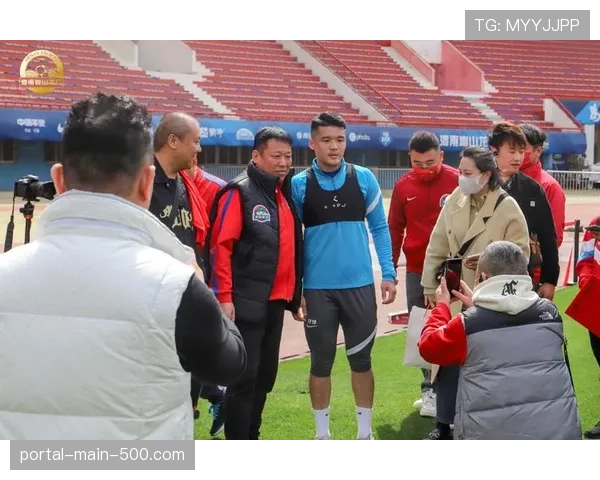 德国各地业余俱乐部举办“足球开放日”吸引青少年参与